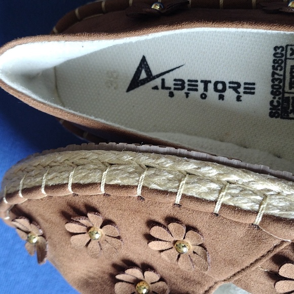 Shoes - Picture 5 of 6